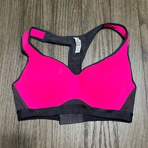 Under Armor Sports Bra - Size 34C